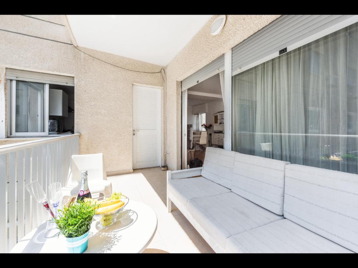 Myria Court Apartment ลิมาซอล ภายนอก รูปภาพ
