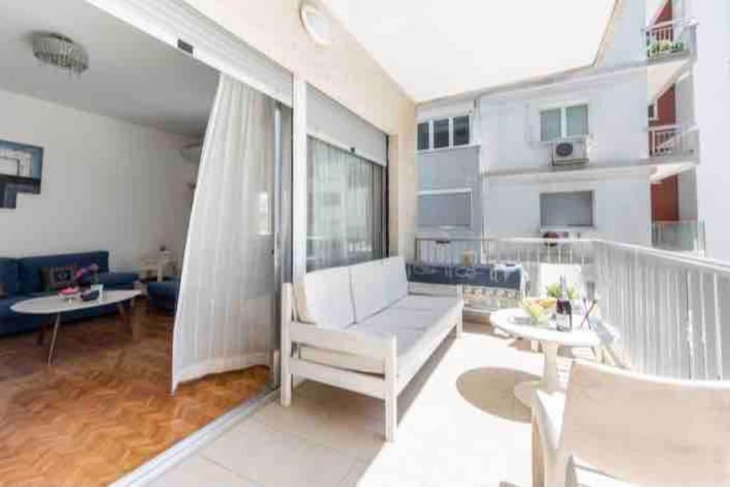 Myria Court Apartment ลิมาซอล ภายนอก รูปภาพ